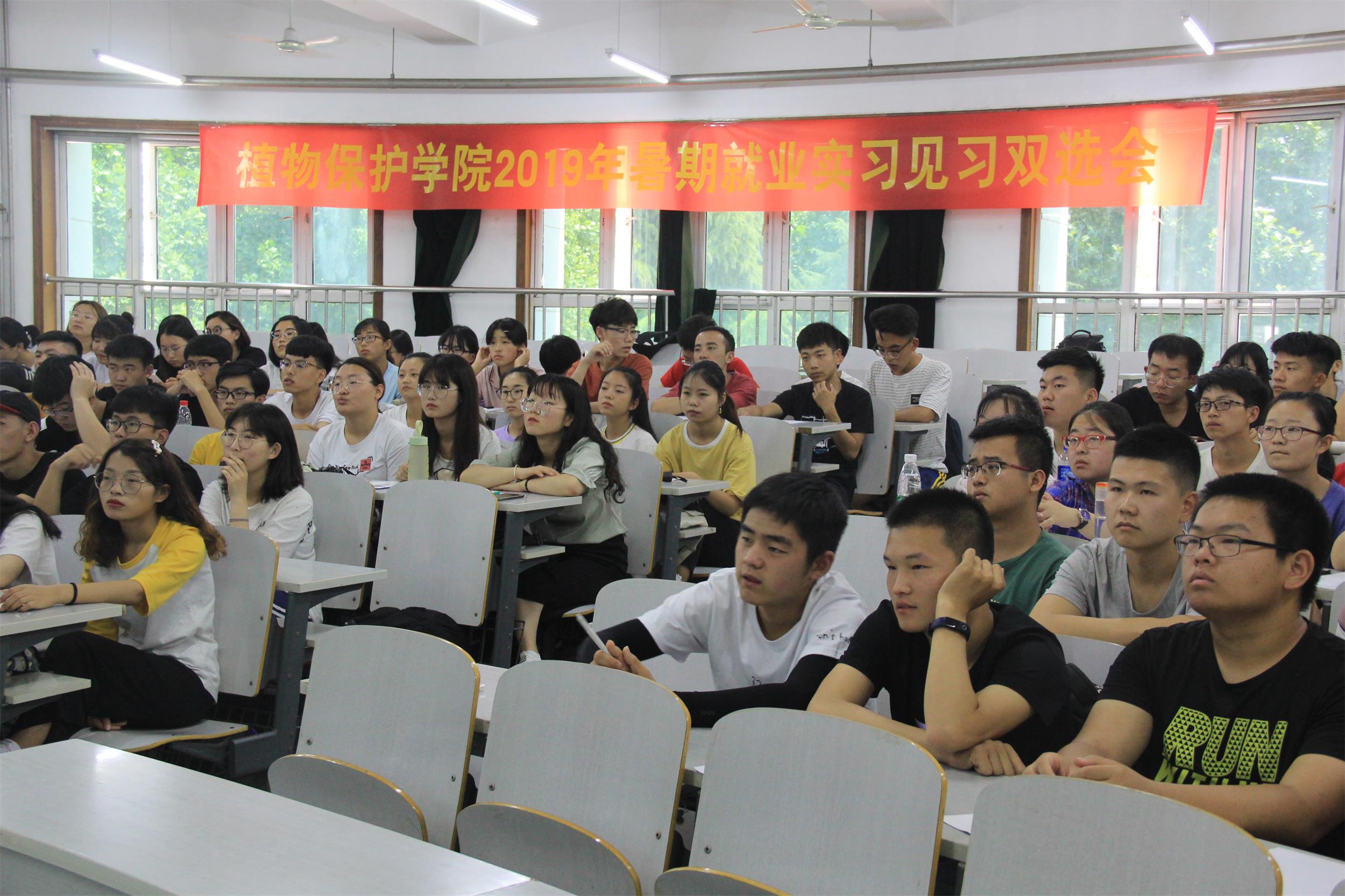 双选会1.jpg 双选会1.jpg