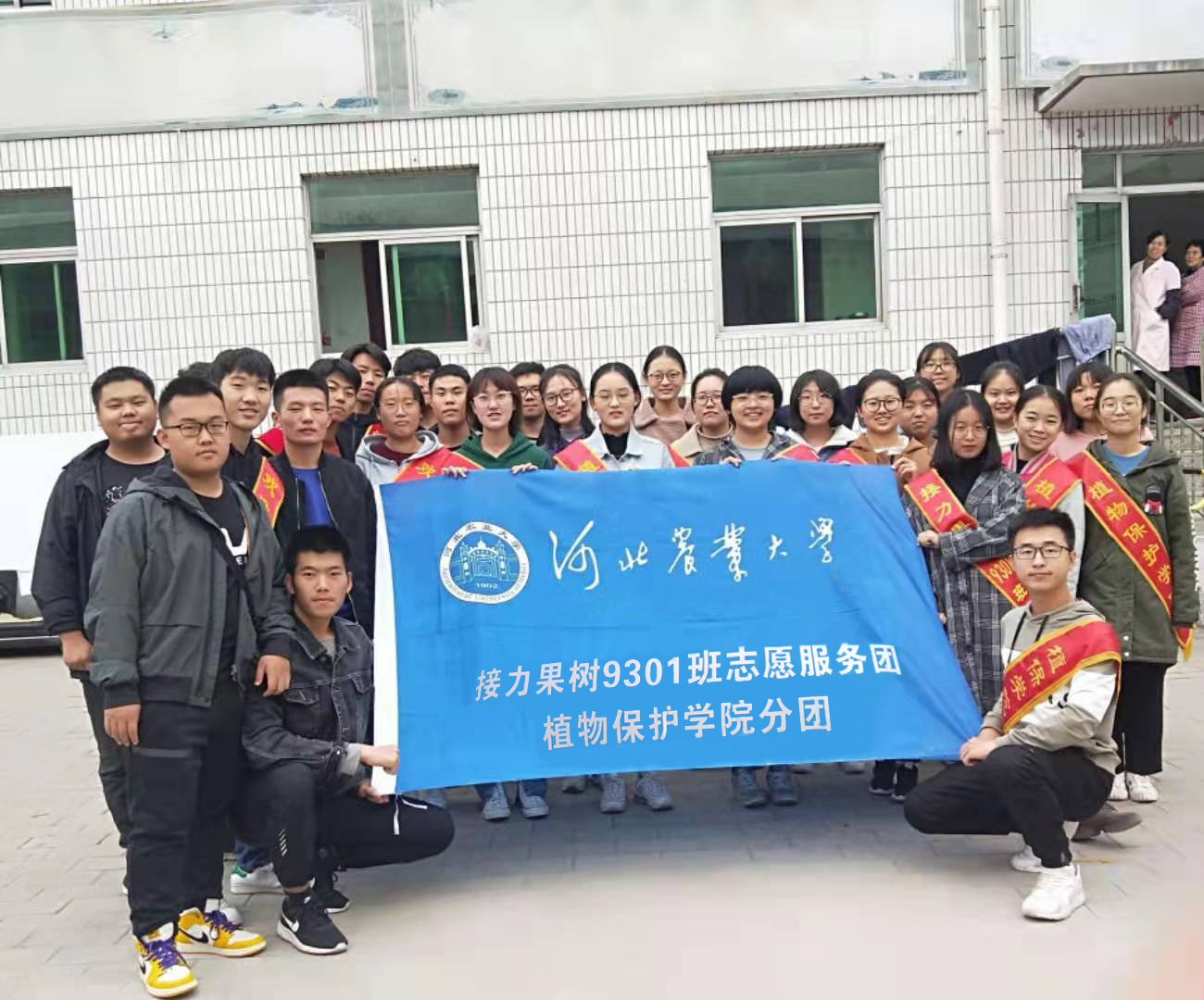 “关爱老人、爱老敬老”志愿服务活动.jpg “关爱老人、爱老敬老”志愿服务活动.jpg