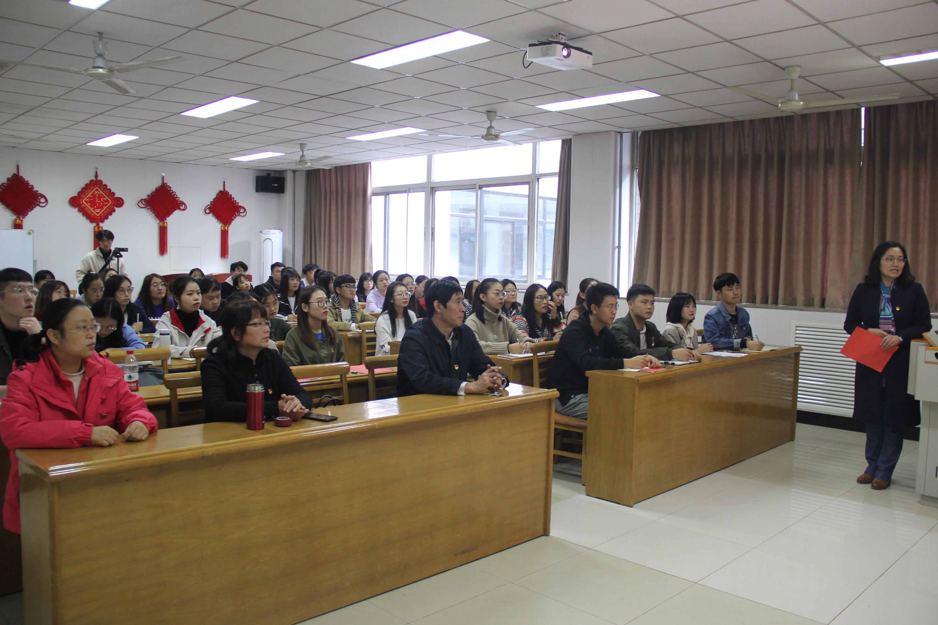 支部书记讲党课 (1).jpg 支部书记讲党课 (1).jpg