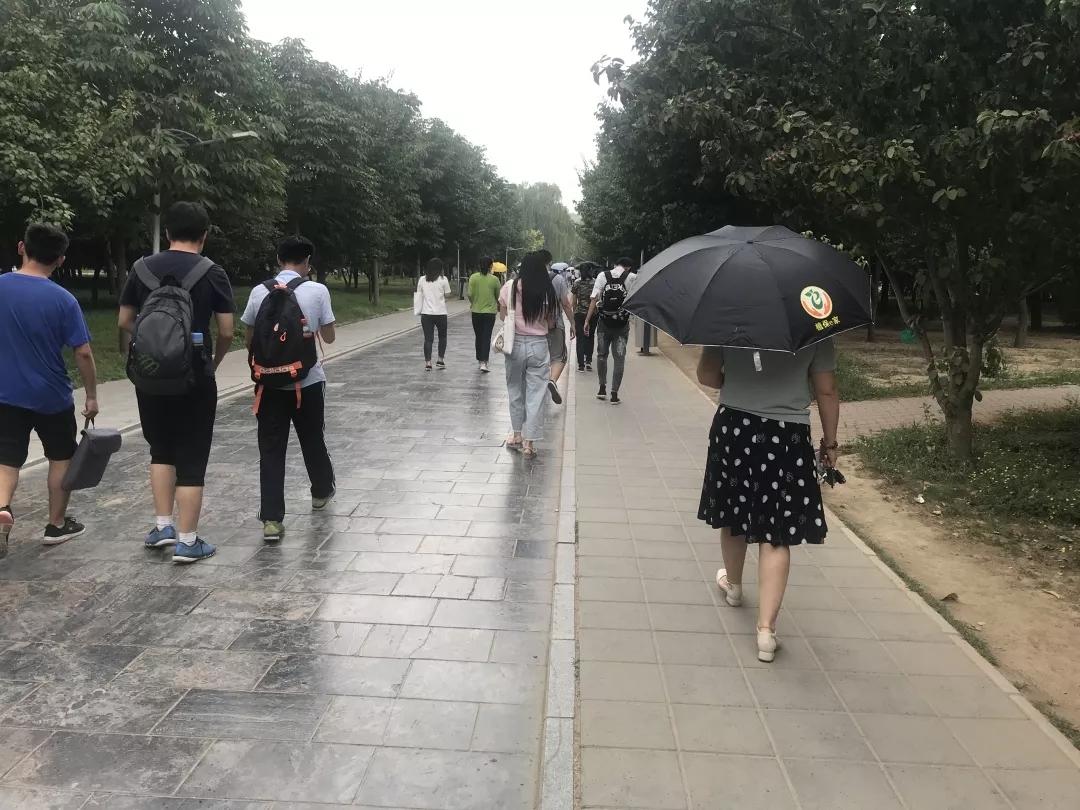 爱心雨伞1.jpg 爱心雨伞1.jpg